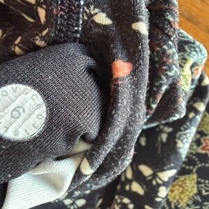 Source Unknown Dark Floral Leggings